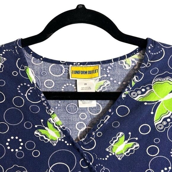The Uniform Outlet 2X butterfly print knit sides two pocket scrub top blue & gre - Picture 3 of 11